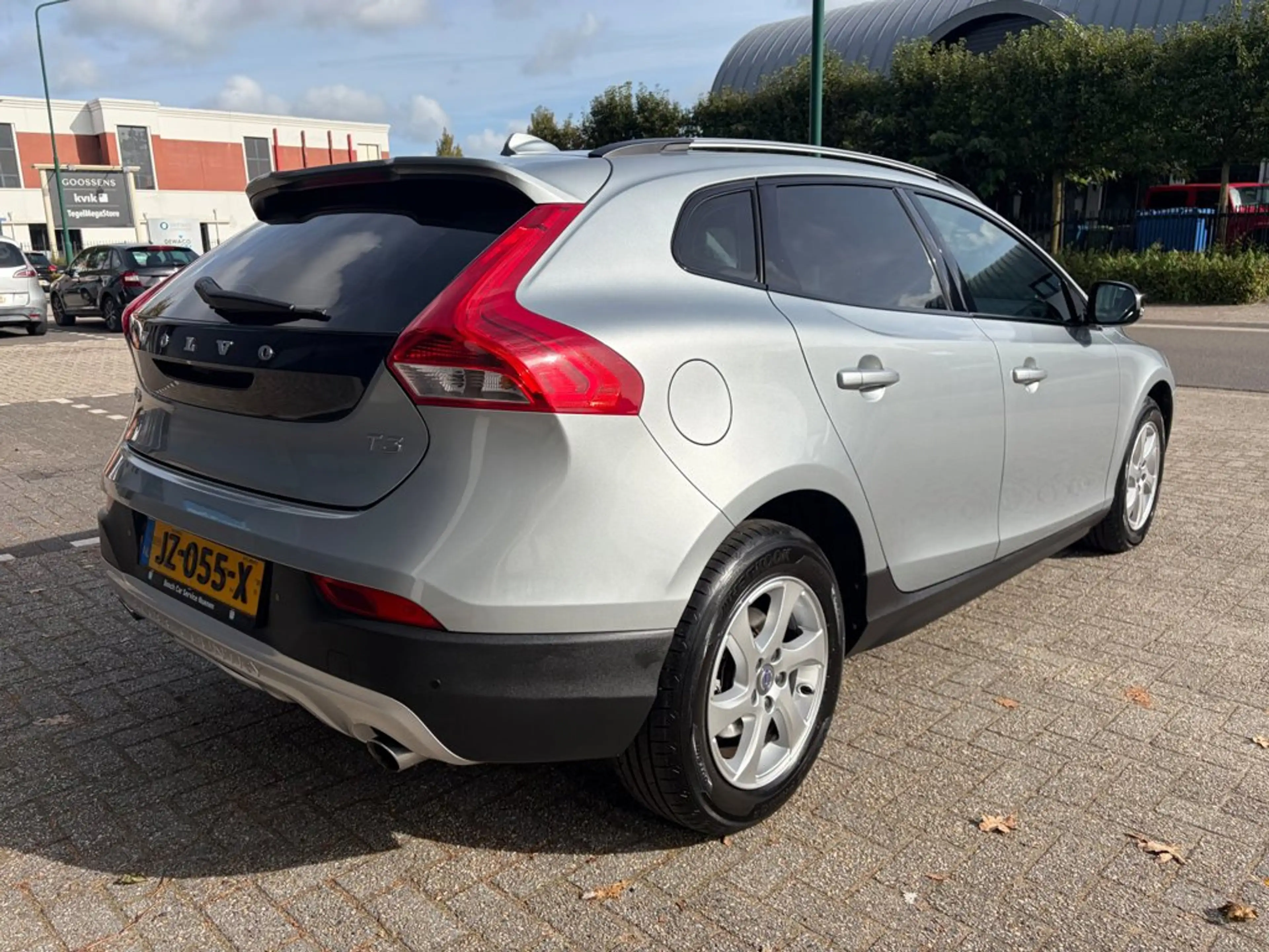 Volvo V40 Cross Country 1.5 T3 Momentum, Pano, Navi, PDC, Cruise, — photo 3