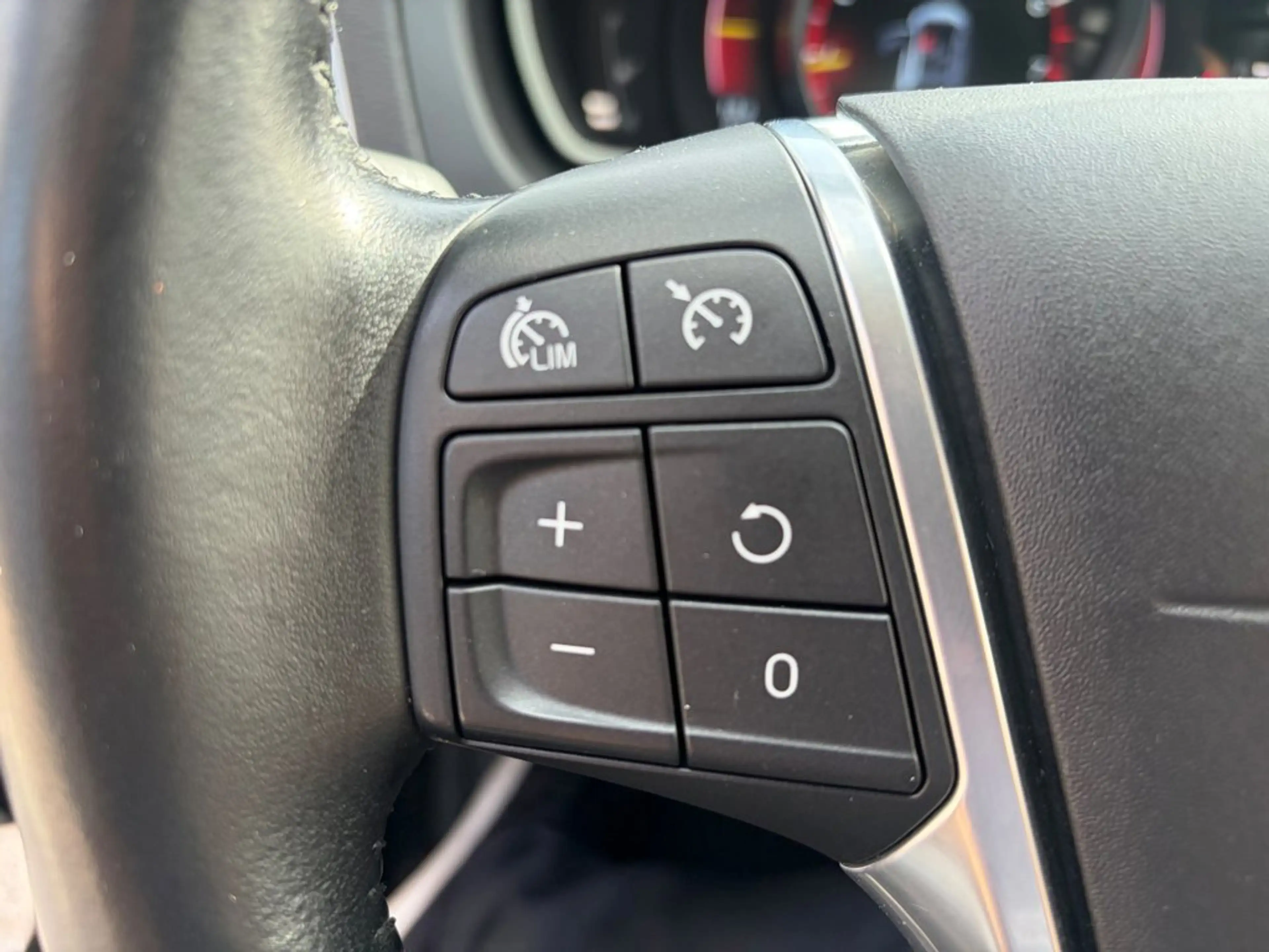 Volvo V40 Cross Country 1.5 T3 Momentum, Pano, Navi, PDC, Cruise, — photo 10
