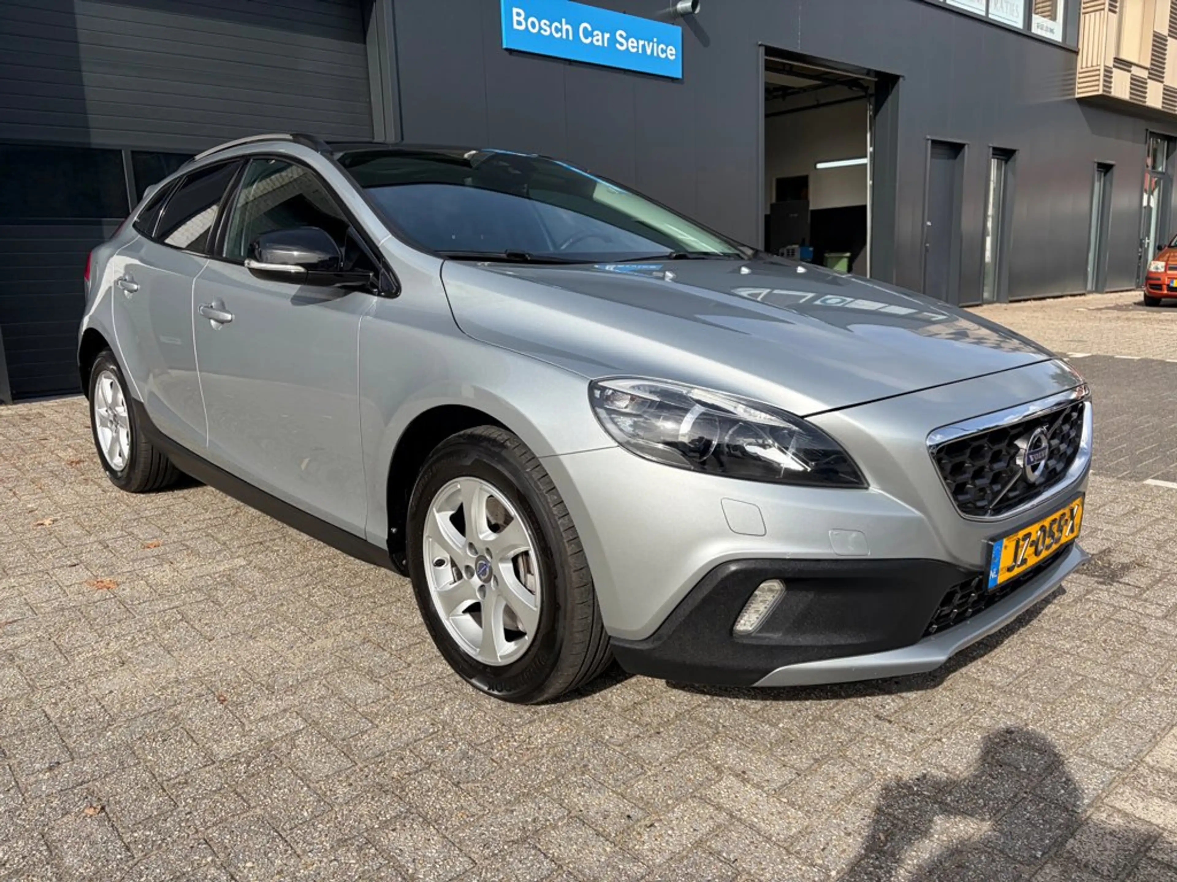 Volvo V40 Cross Country 1.5 T3 Momentum, Pano, Navi, PDC, Cruise, — photo 4