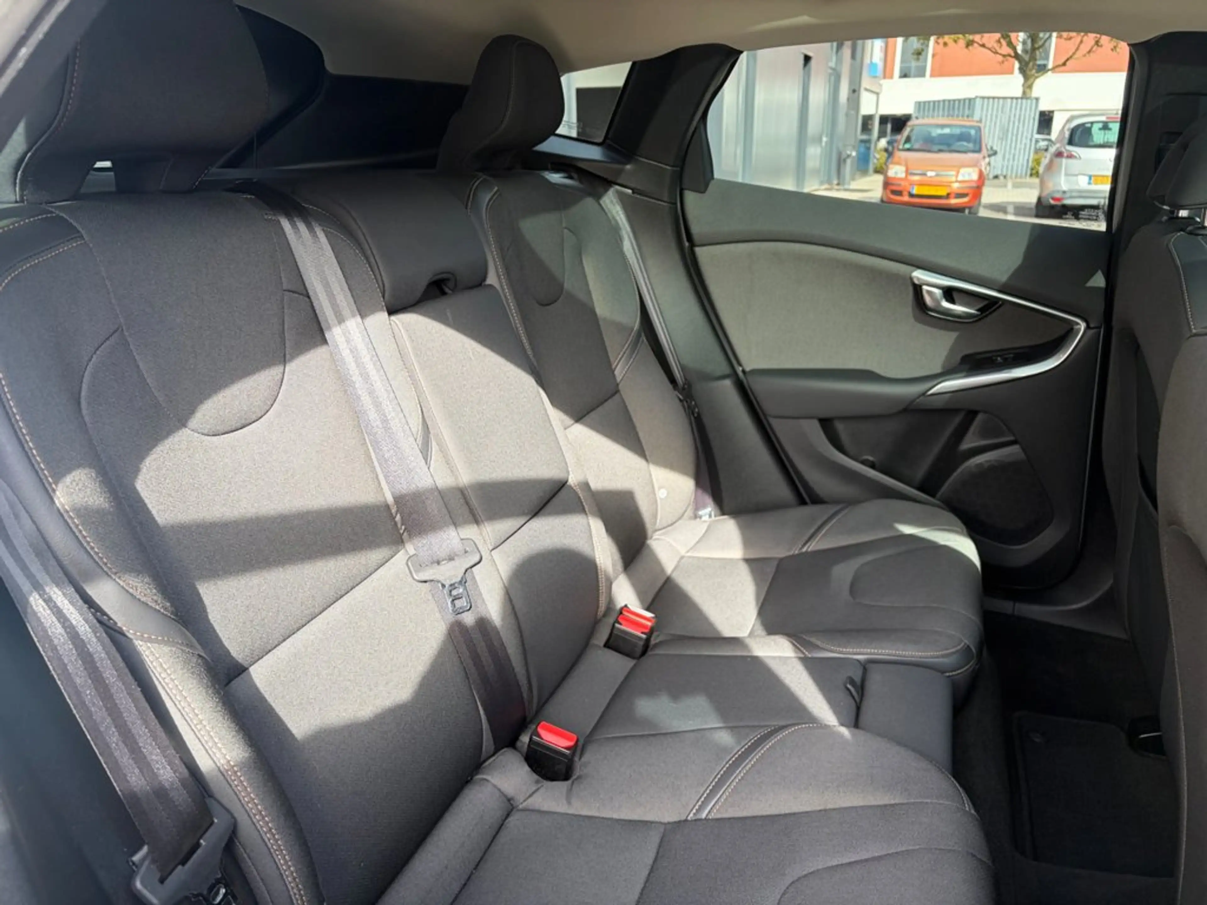 Volvo V40 Cross Country 1.5 T3 Momentum, Pano, Navi, PDC, Cruise, — photo 8