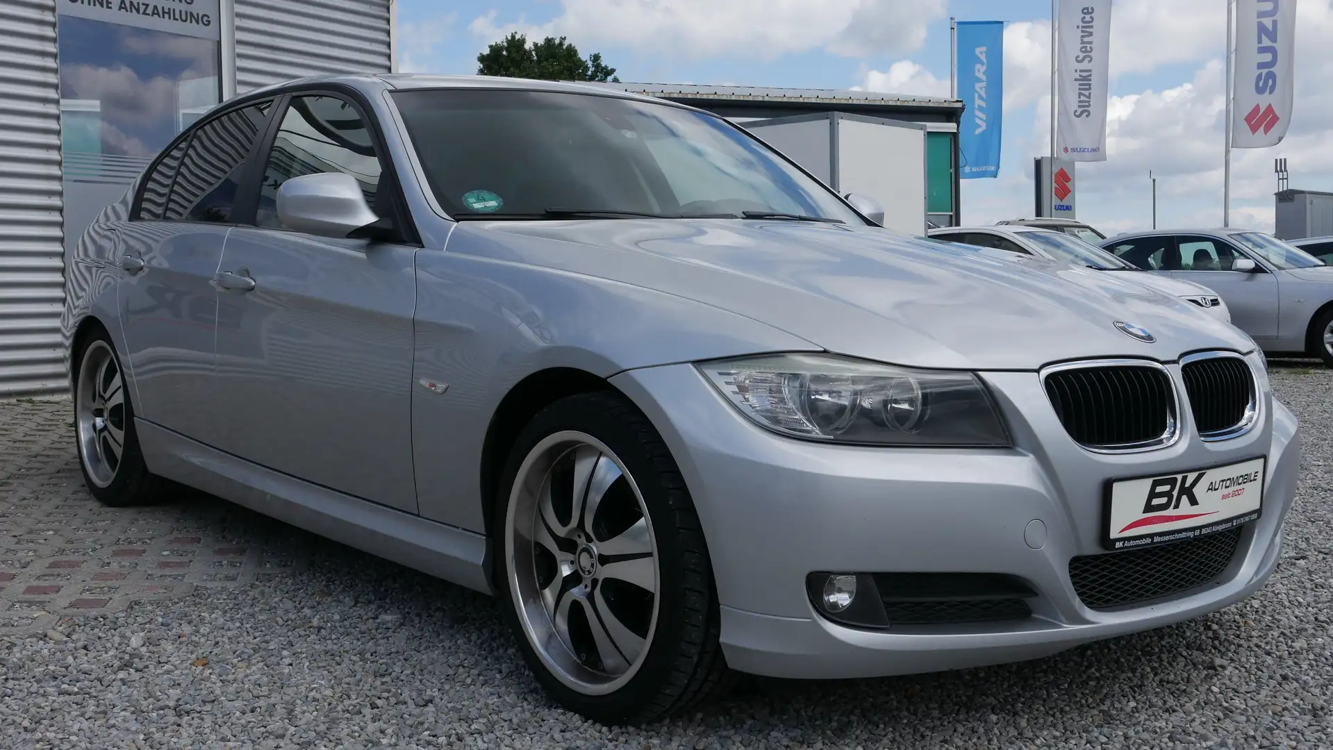 BMW 318 i Scheckheft Einparkhilfe Tempomat Sitzheiz. Klima Argent - 1