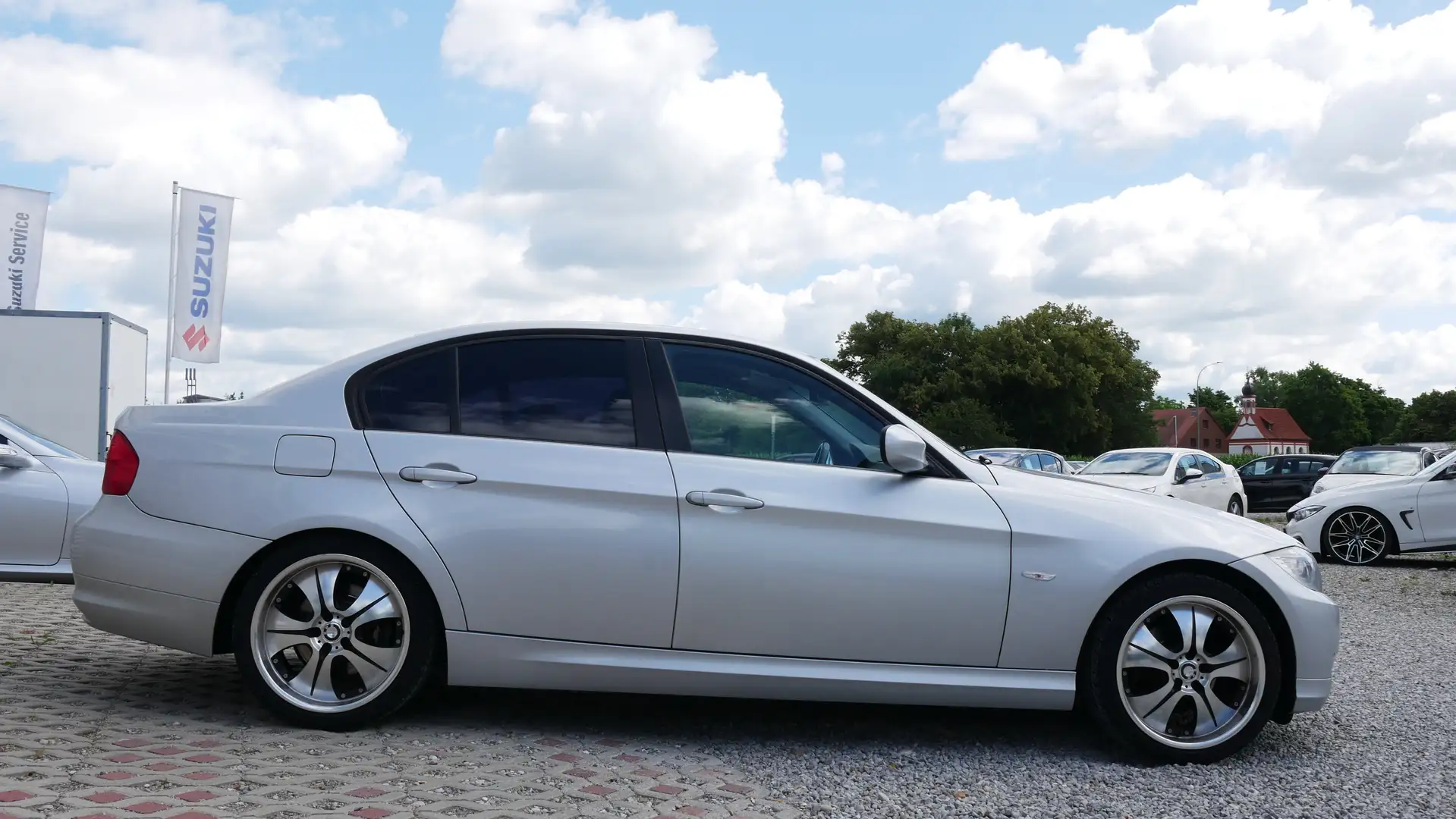 BMW 318 i Scheckheft Einparkhilfe Tempomat Sitzheiz. Klima Argent - 2