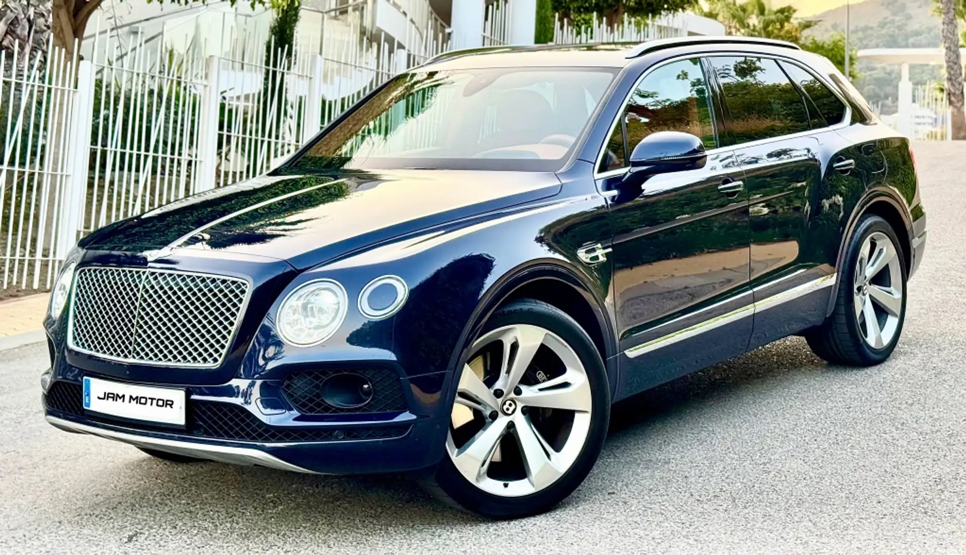 Bentley Bentayga Hybrid Bleu - 1