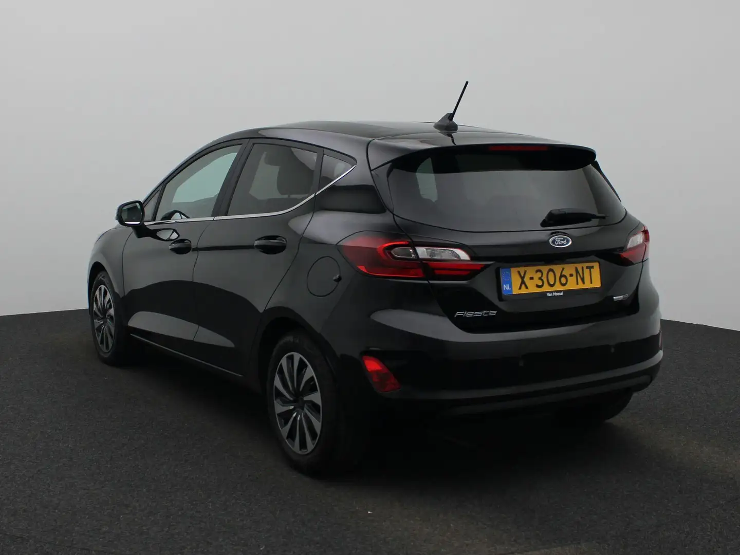 Ford Fiesta 1.0 EcoBoost Hybrid Titanium X Winterpack | Naviga Zwart - 2