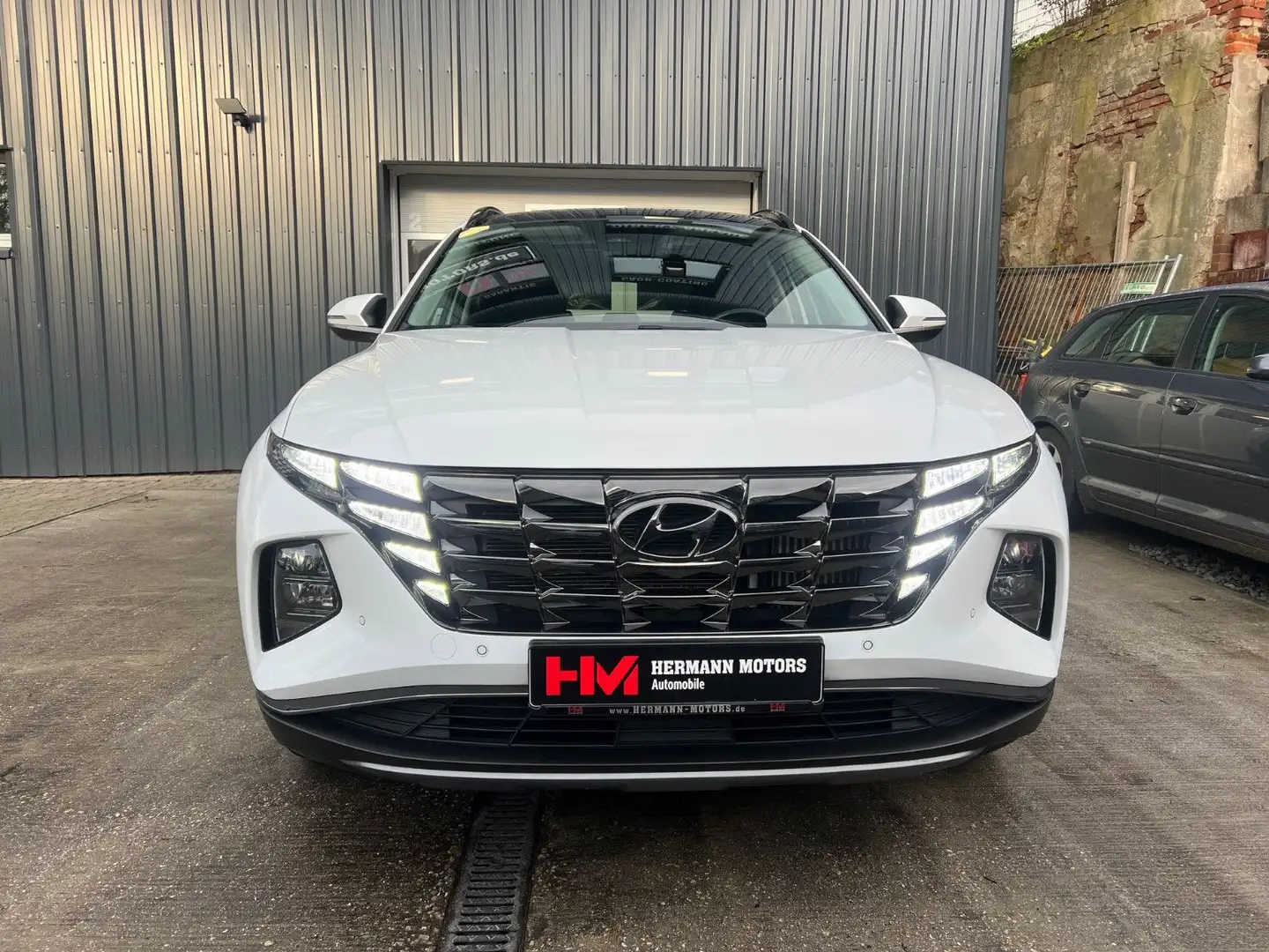 Hyundai TUCSON 1.6TDI Mild-Hybrid 4WD/NAVI/LED/Pano/AHK Weiß - 2