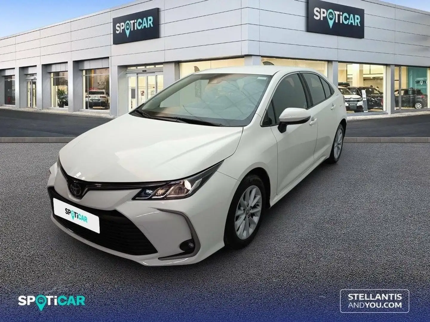 Toyota Corolla Sedán 125H Active Tech Schwarz - 1