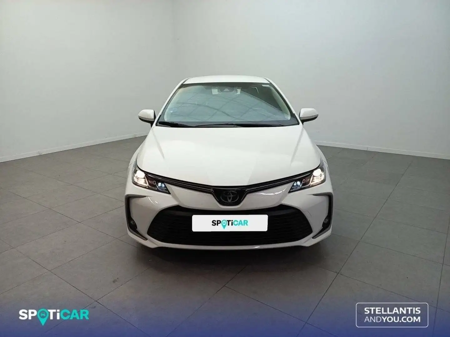 Toyota Corolla Sedán 125H Active Tech Schwarz - 2