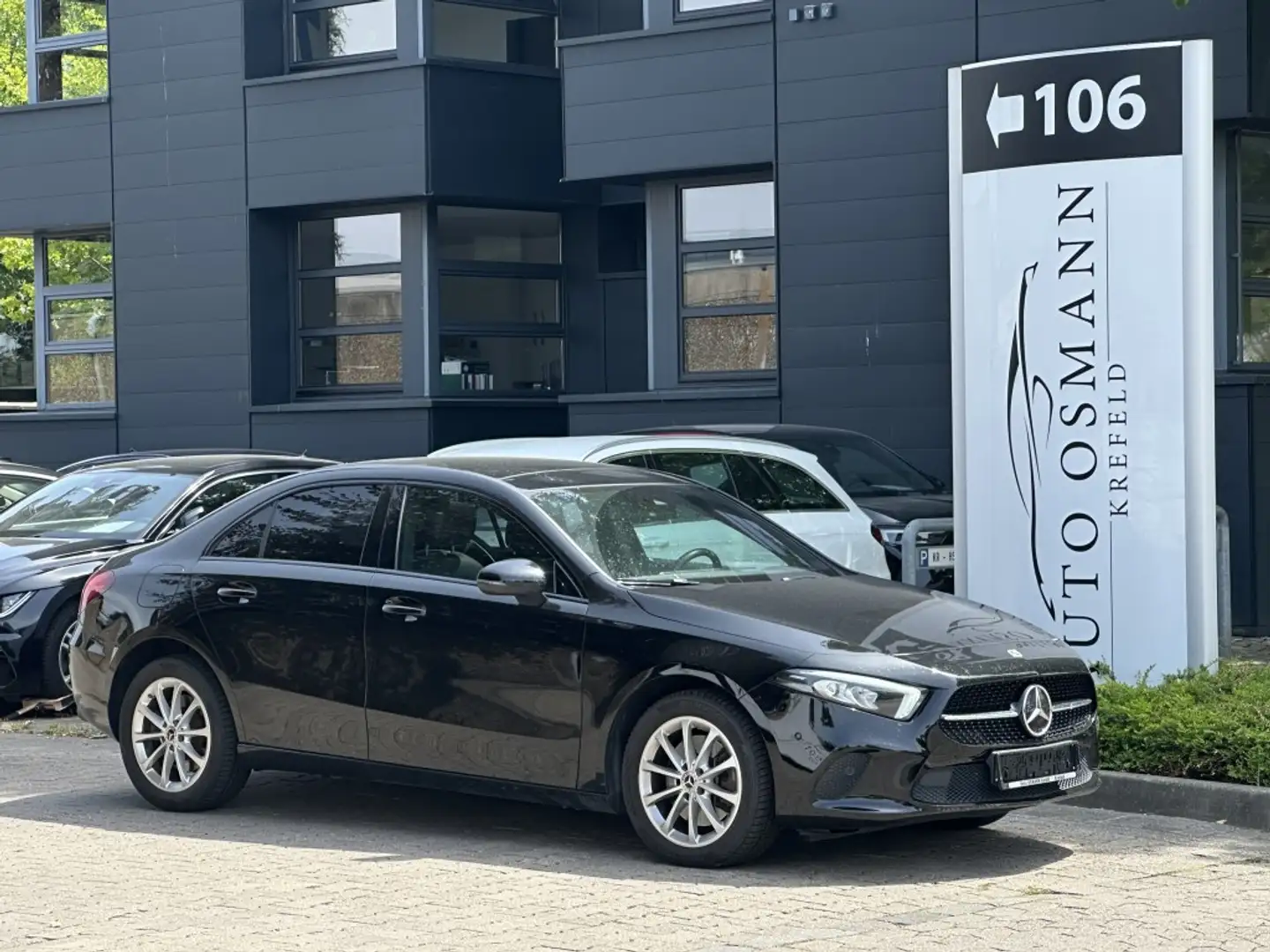 Mercedes-Benz A 250 e 8G-DCTLimousine Progressive   PANO Schwarz - 1
