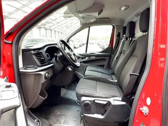 Ford Transit Custom view 8