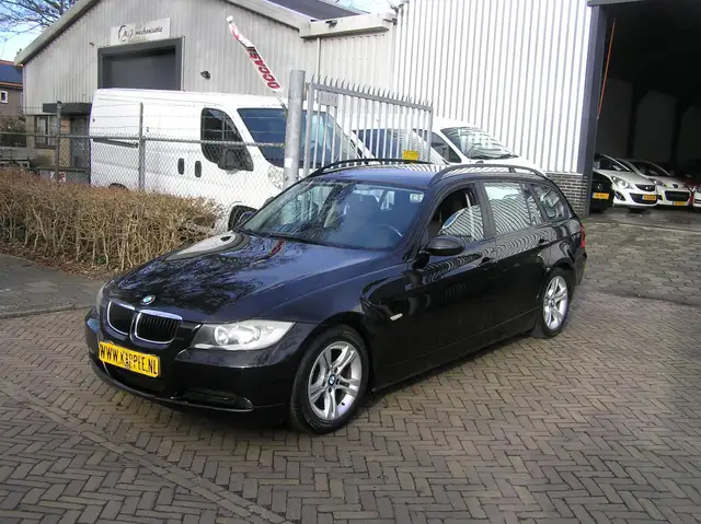 BMW 320 3-serie Touring 320i airco navigatie als de motor
