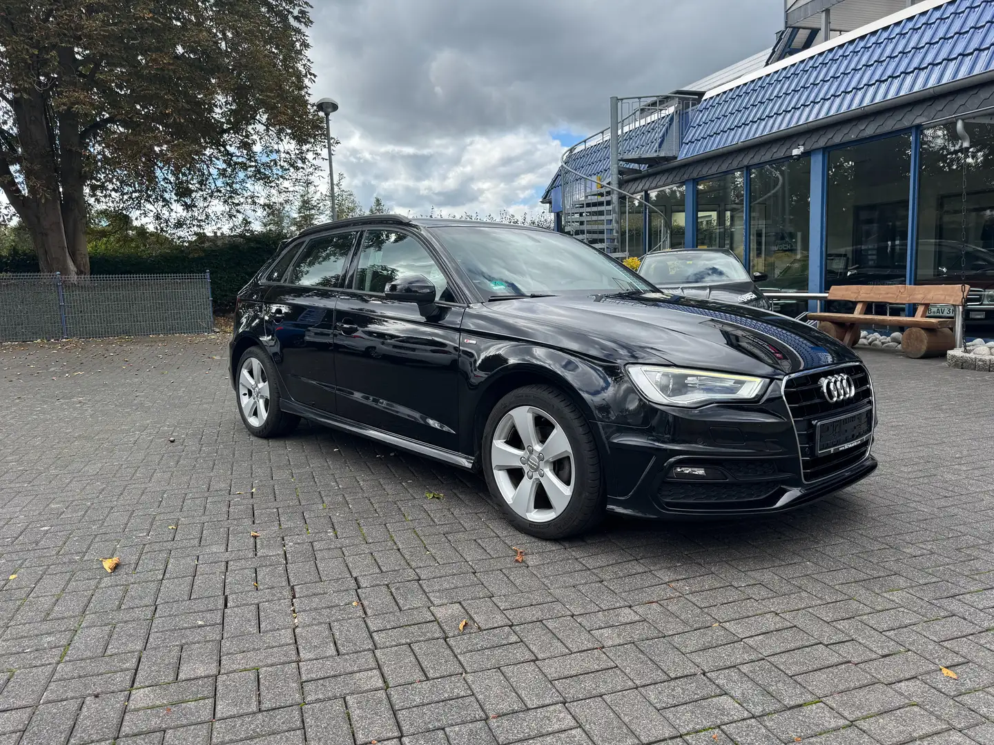 Audi A3 ambition / S-Line / AHK Schwarz - 1