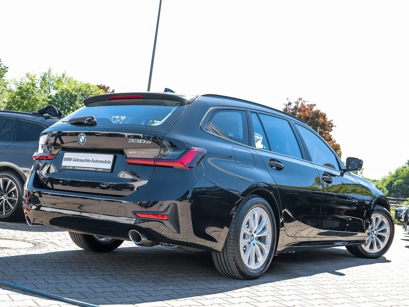 BMW 330 e Touring Noir - 2