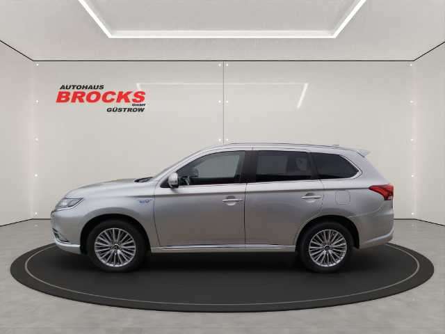 Imagine Mitsubishi Outlander PHEV PLUS mit Intro-Paket 4WD