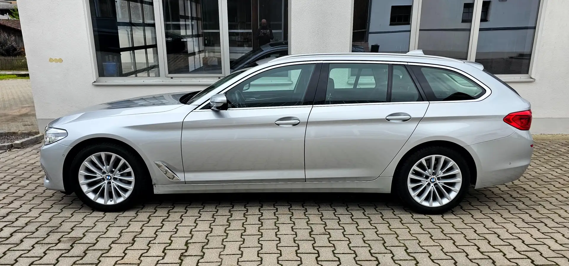 BMW 540 xDrive Luxury Line PANO/Standheiz./360 Kamera/ACC Silber - 2