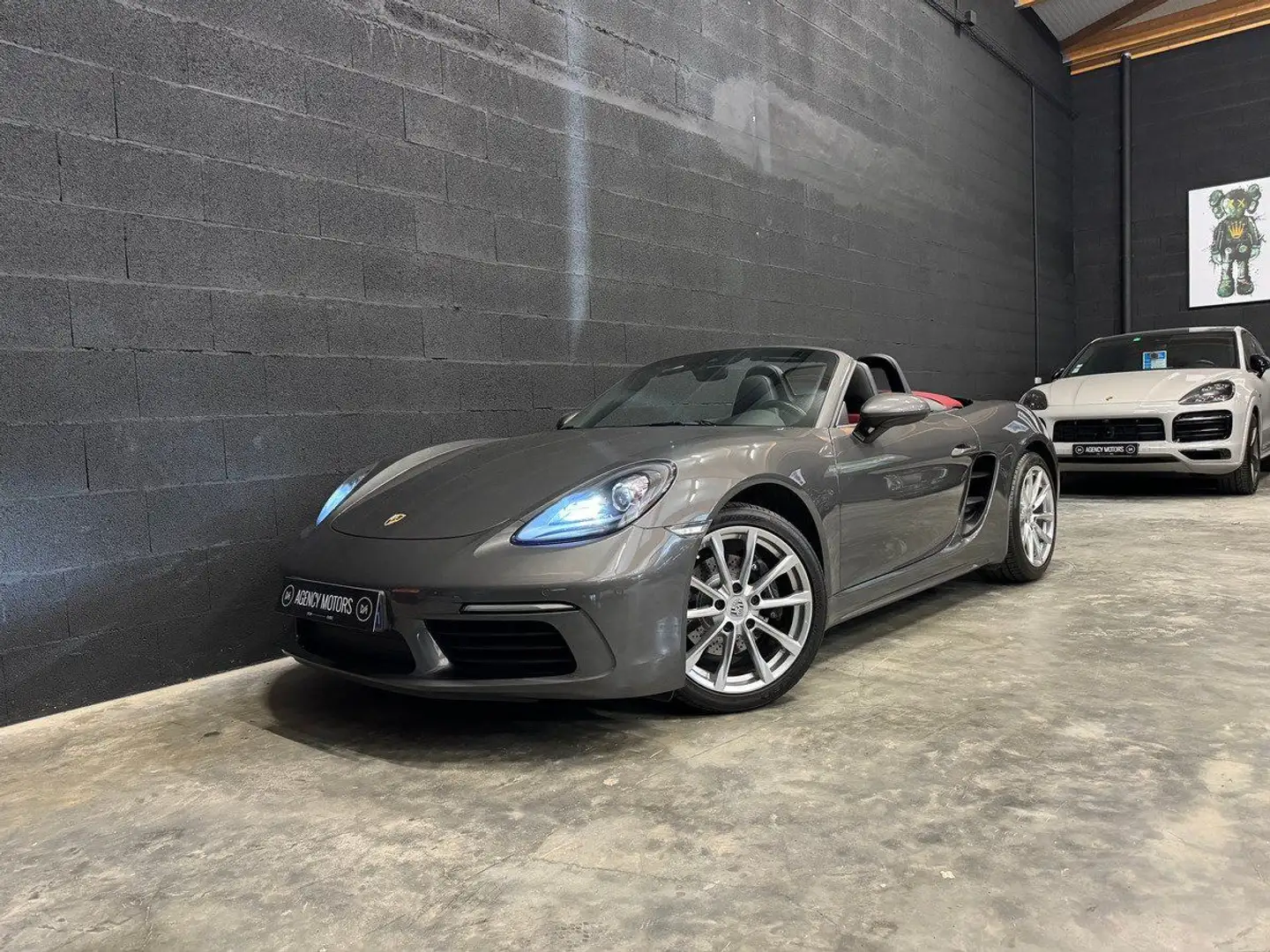 Porsche 718 Boxster 2.0 300 ch Gris - 1