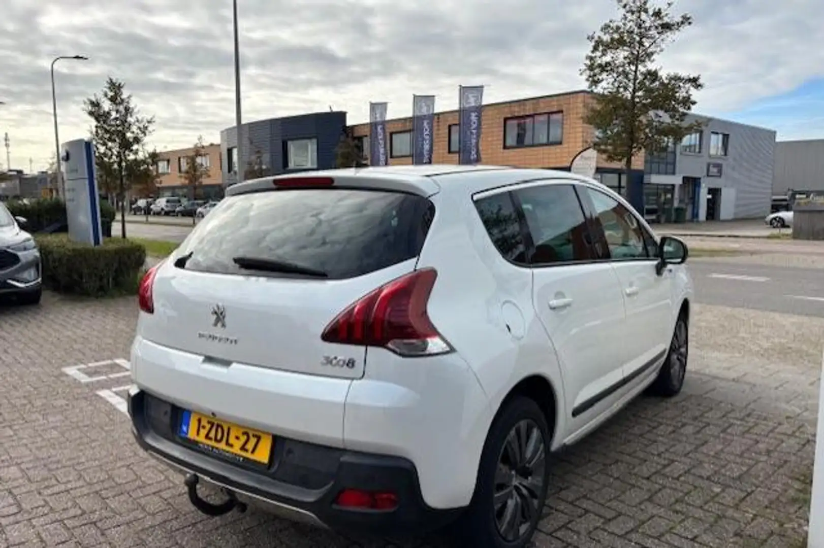 Peugeot 3008 1.6 THP Allure Blanc - 2