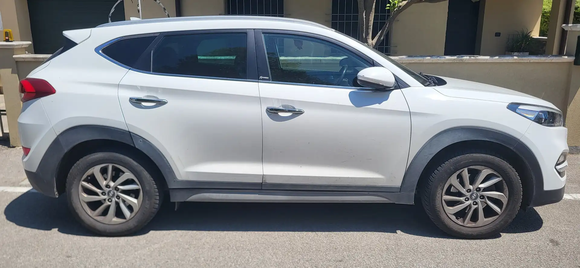 Hyundai TUCSON Tucson II 2015 1.7 crdi Xpossible 2wd 115cv Bianco - 1