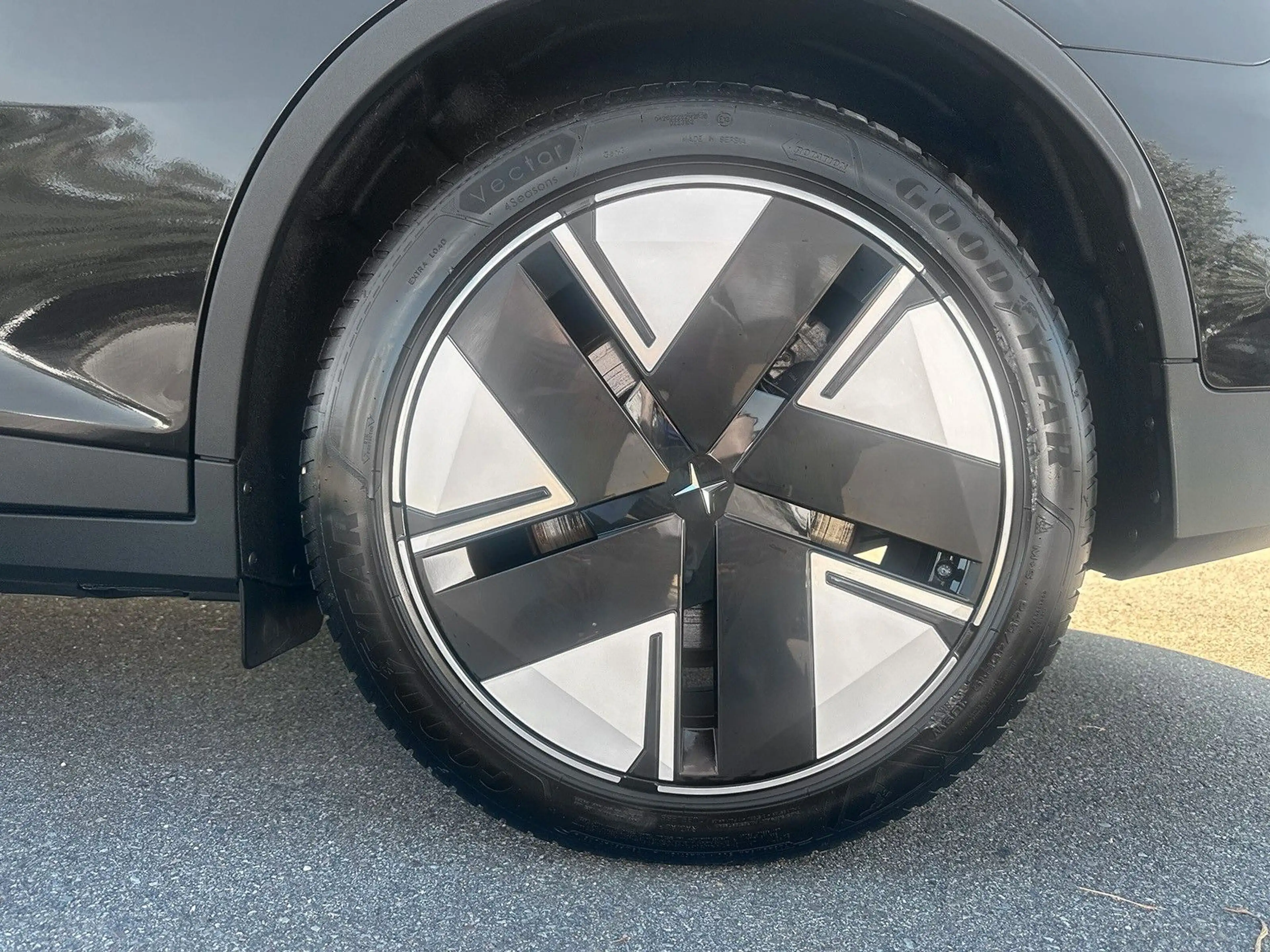 Polestar 2 Long Range Single Motor MJ 26 Pilot Plus — photo 2