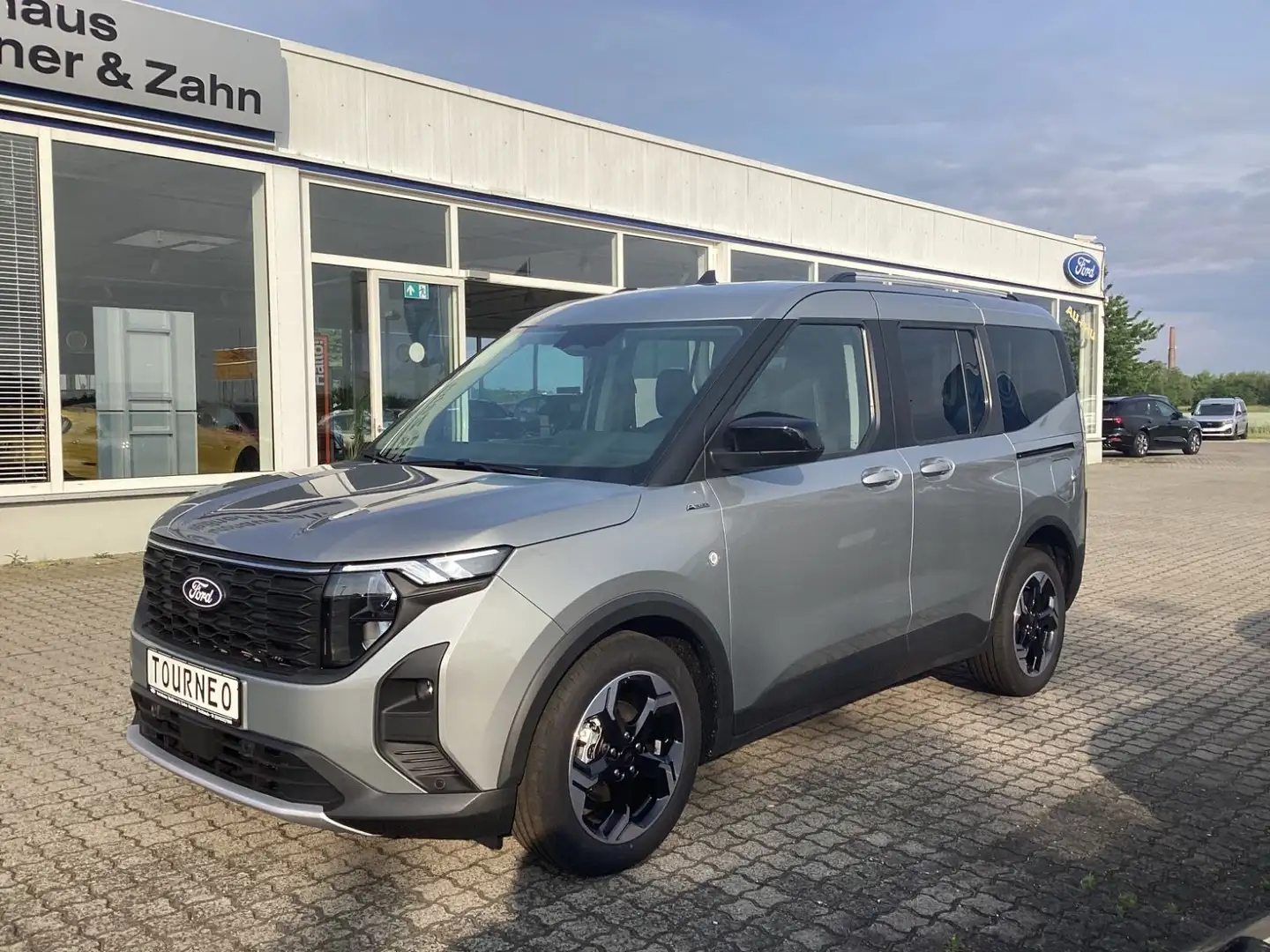 Ford Tourneo Courier Active, Winter-P, Garantie 5 Jh. Plateado - 2