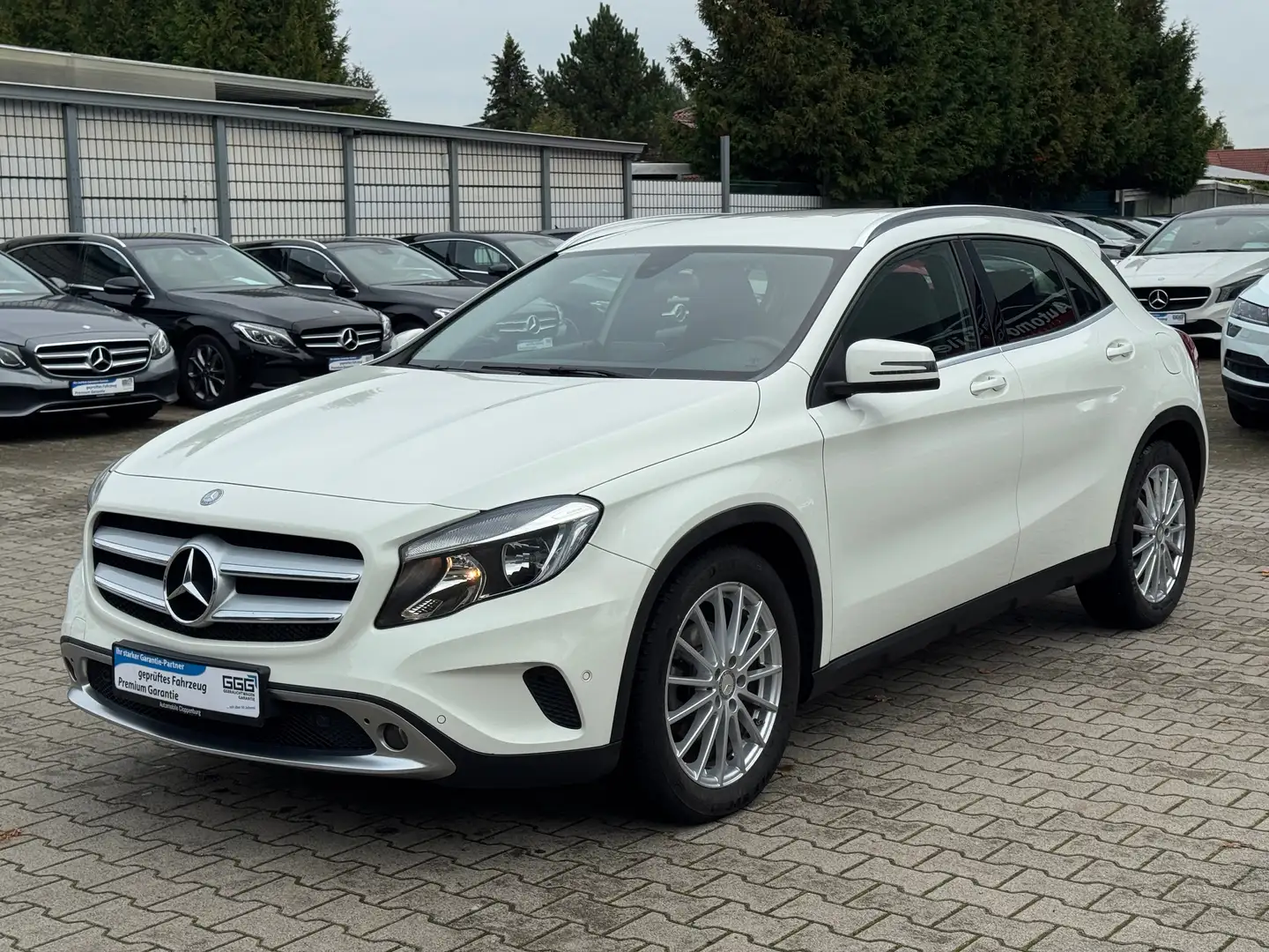 Mercedes-Benz GLA 220 CDI / d 4Matic 7G-DCT "Urban" Weiß - 1