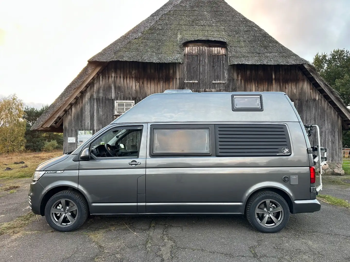 Volkswagen T6.1Wohnmobil Vollausbau HOCHDACH Langer Radsta Grau - 1