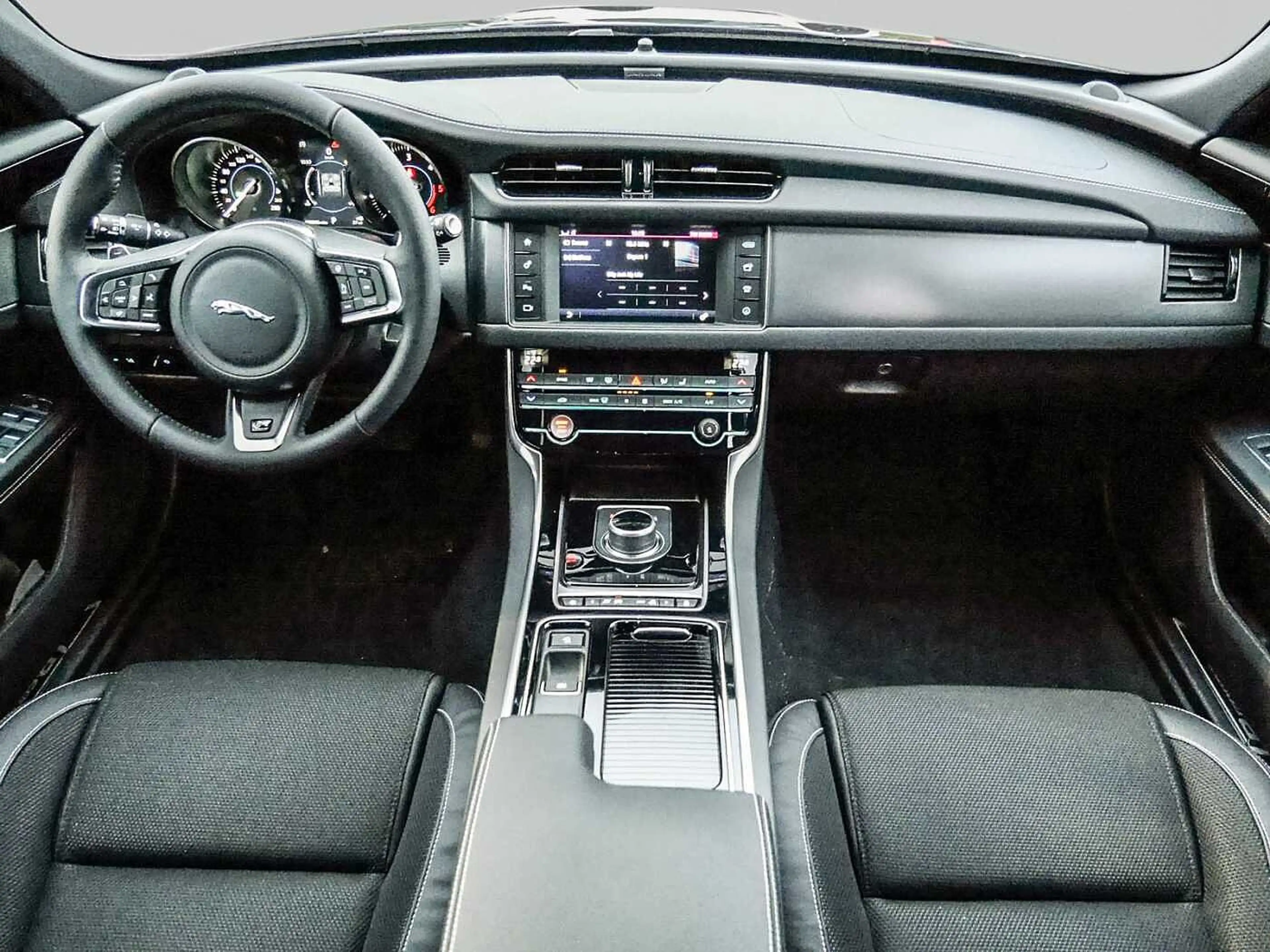 Jaguar XF 25d AWD Sportbrake Aut. R-Sport — photo 4