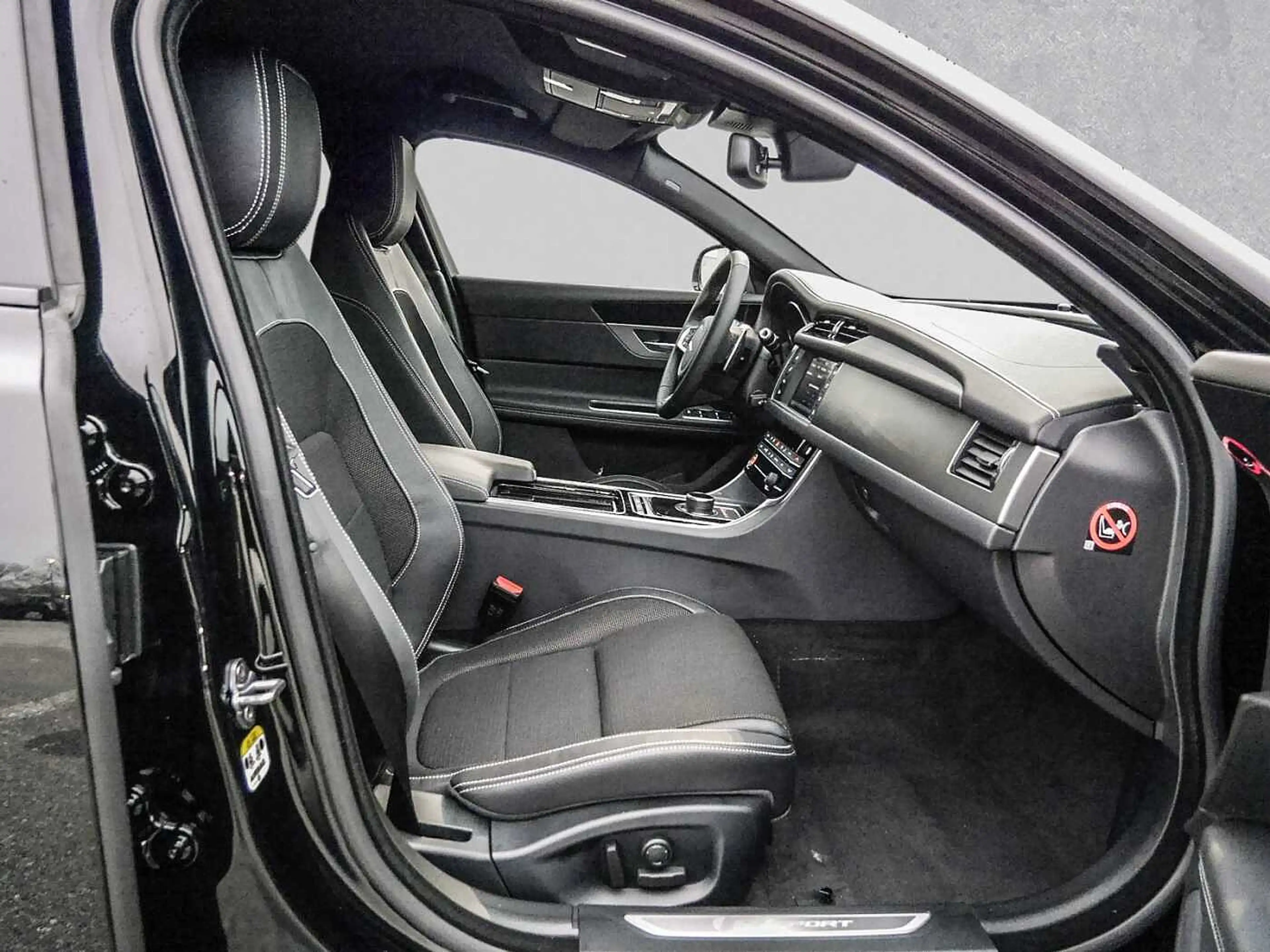 Jaguar XF 25d AWD Sportbrake Aut. R-Sport — photo 3