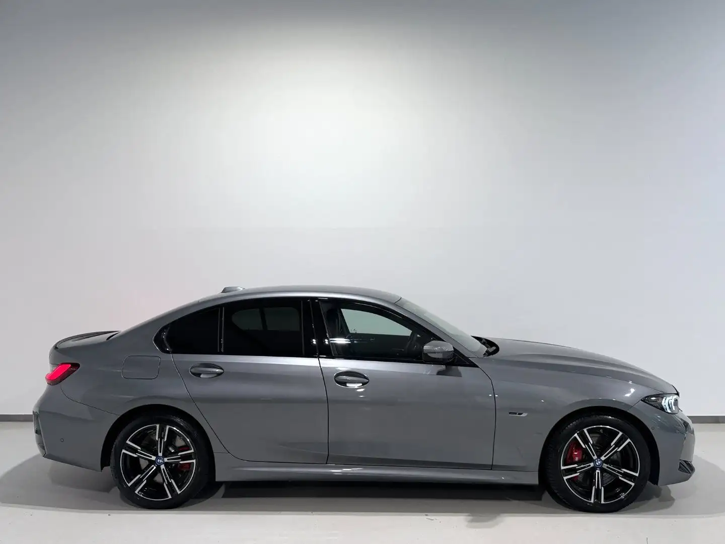 BMW 320 e G20 LCI/M-SportPRO/HEAD-UP/CockpitPRO/ACC/KEYLE Grau - 2