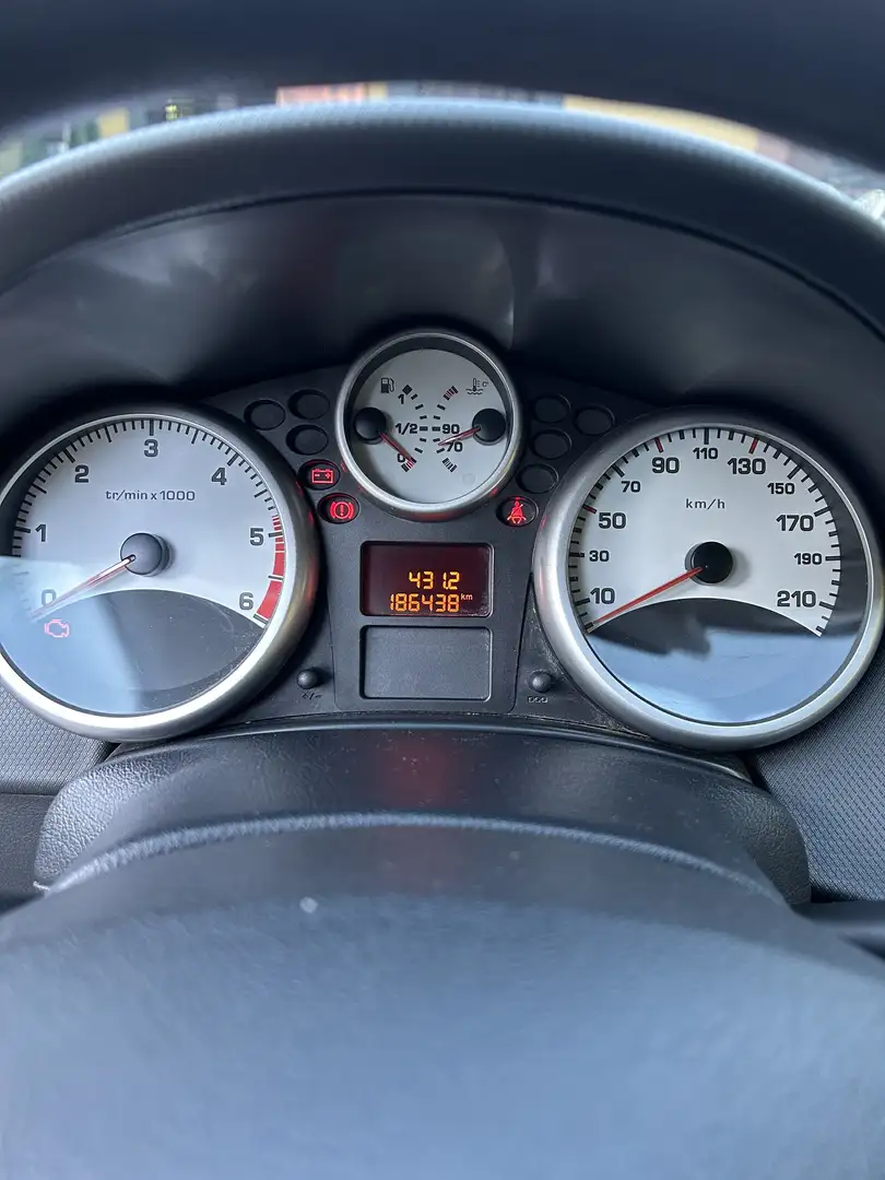 Peugeot 207 5p 1.6 hdi 16v XT - 2