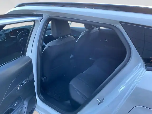 Peugeot 2008 view 8