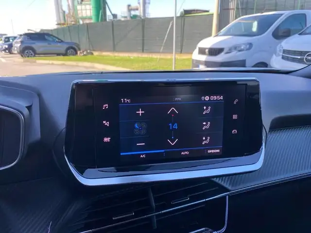 Peugeot 2008 view 12
