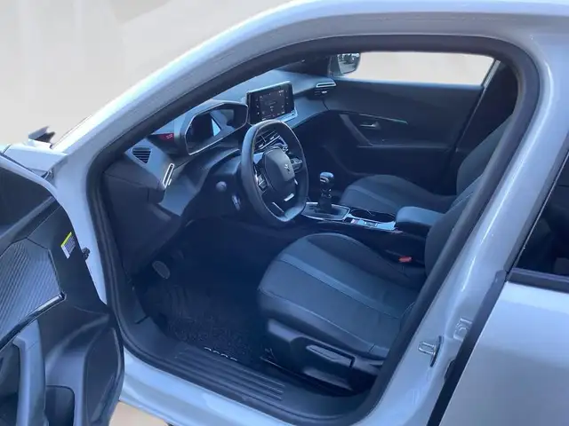 Peugeot 2008 view 7