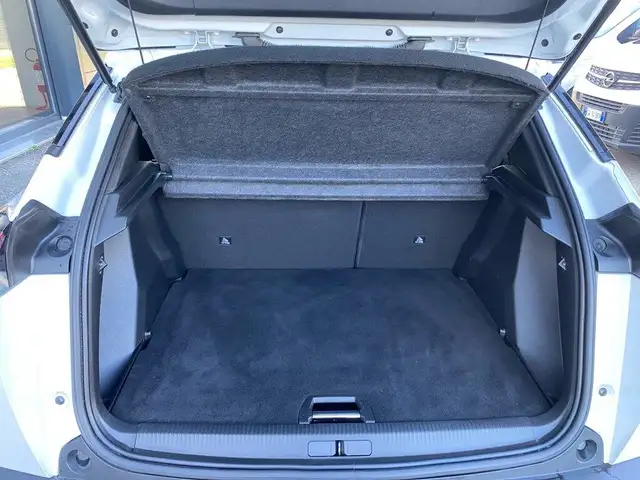 Peugeot 2008 view 9