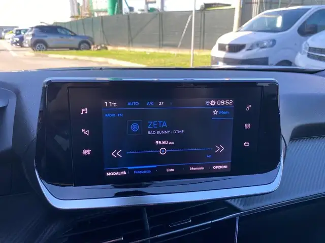 Peugeot 2008 view 11