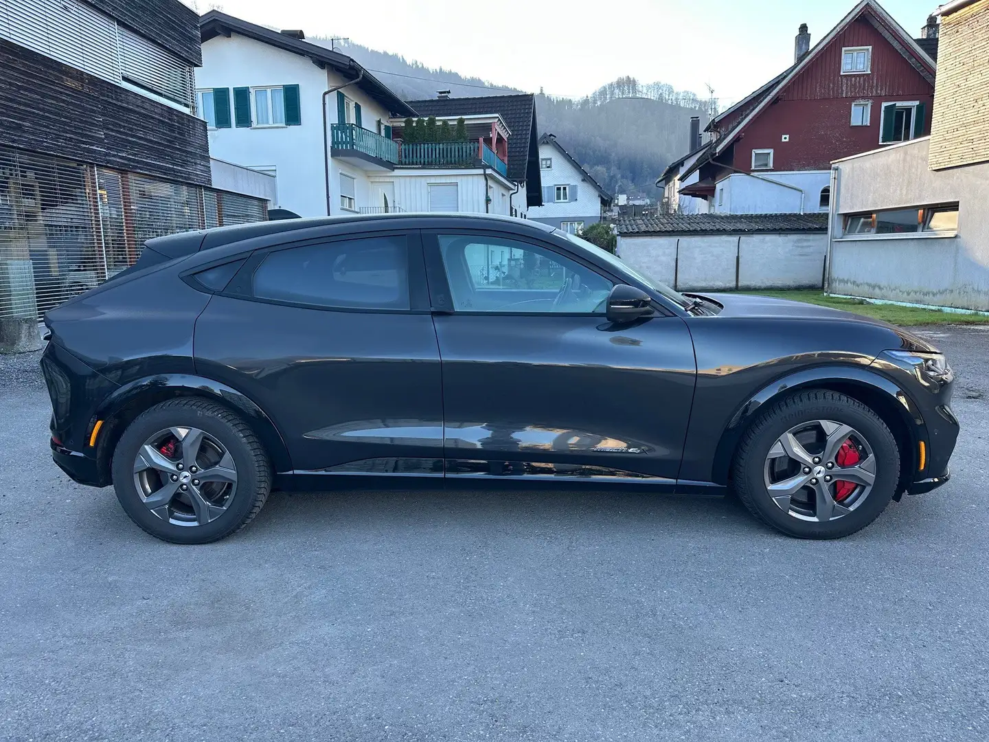 Ford Mustang Mach-E Mustang Mach-E Elektro 68kWh Grau - 2