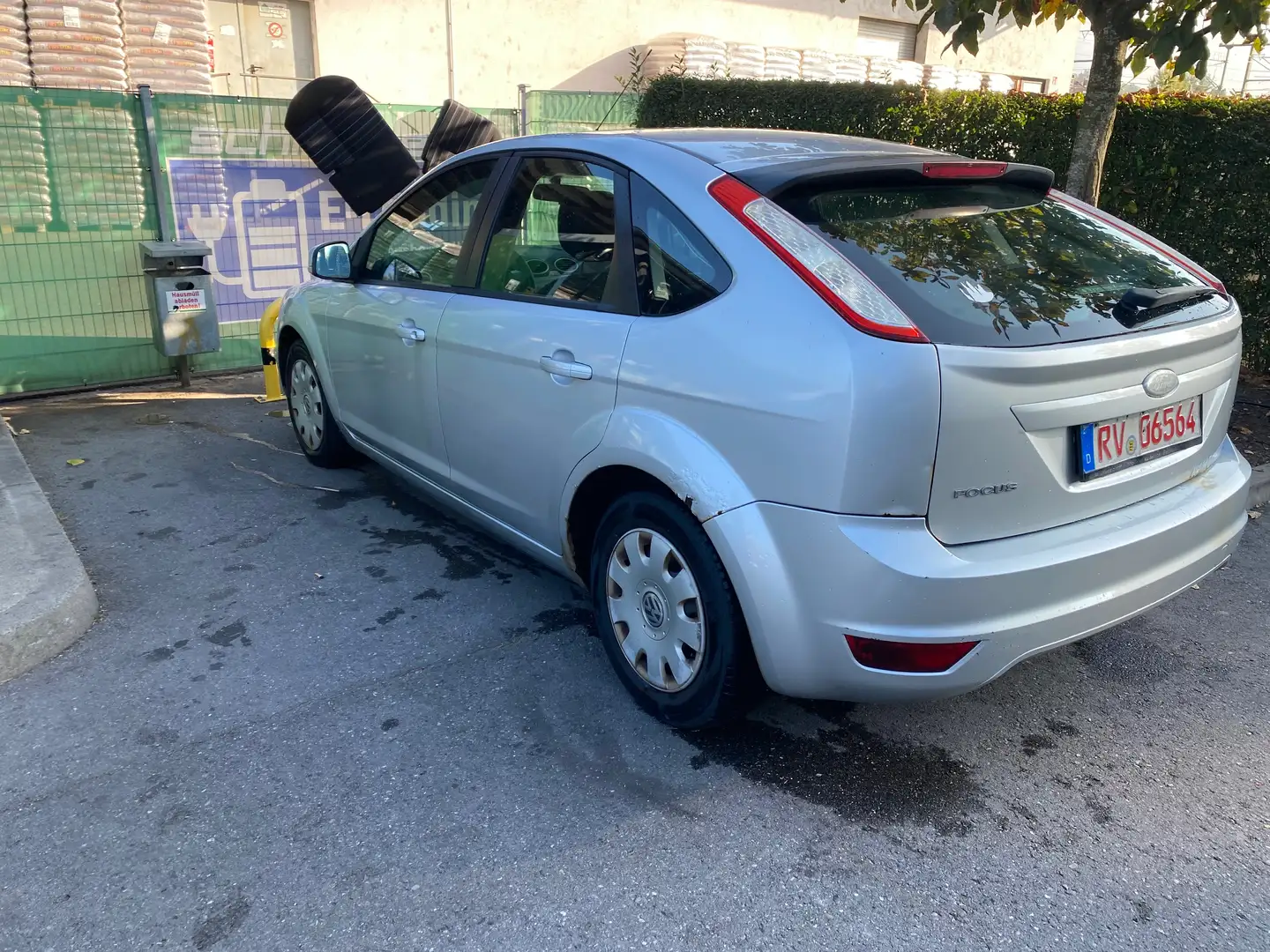 Ford Focus Focus Fließheck 5-Türer 1.6 16V Ambiente - 2