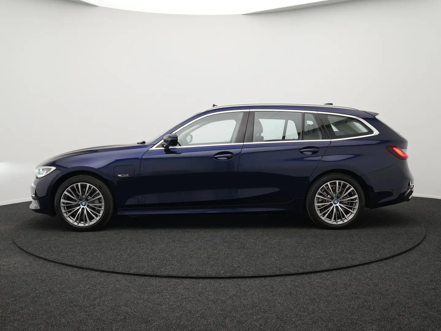 BMW 330 3-serie Touring 330e Luxury Line Plug In Hybrid 29 Blauw - 2