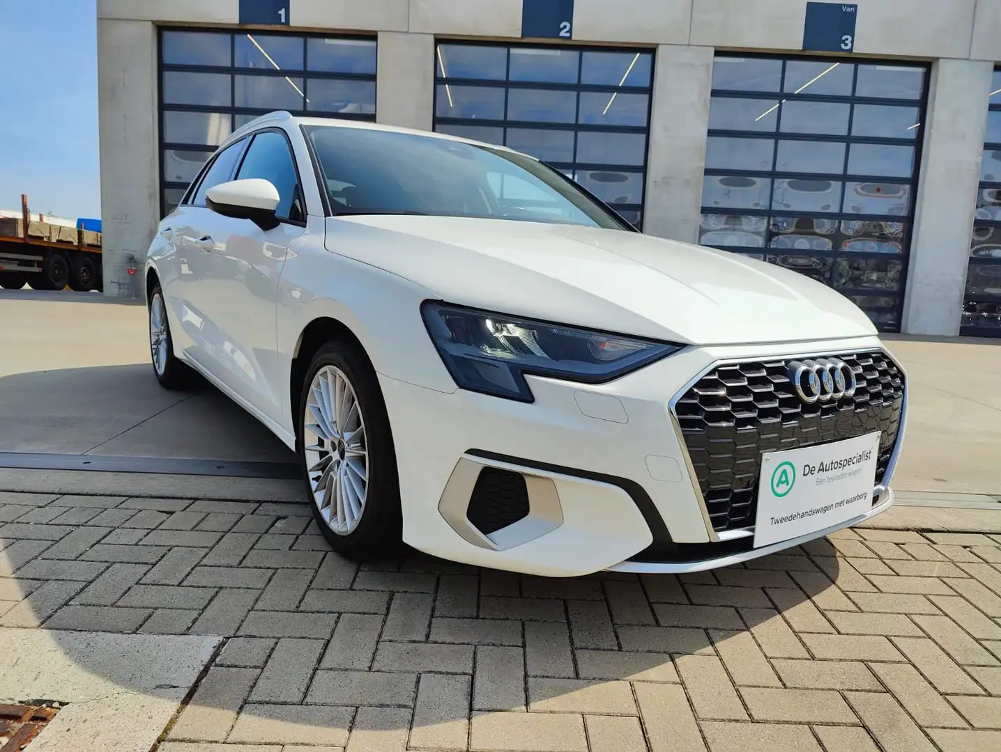 Audi A3 Sportback 35 TFSI Advanced S tronic Weiß - 1