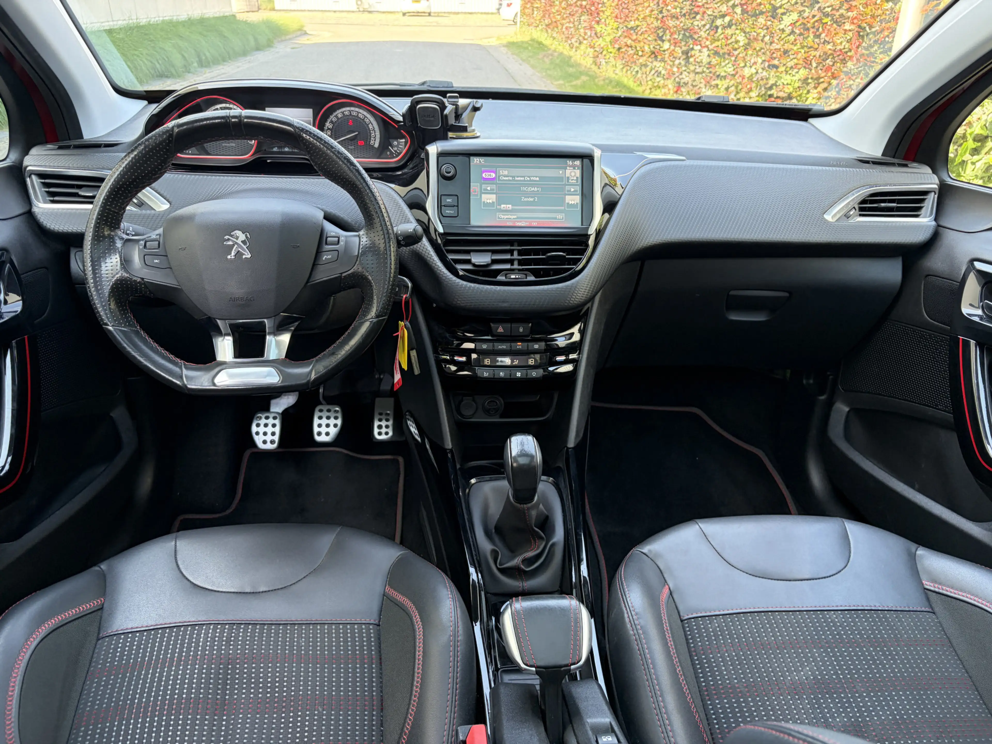 Peugeot 2008 1.2 PureTech GT-line / NAVI / CRUISE / CLIMATE / H — photo 3