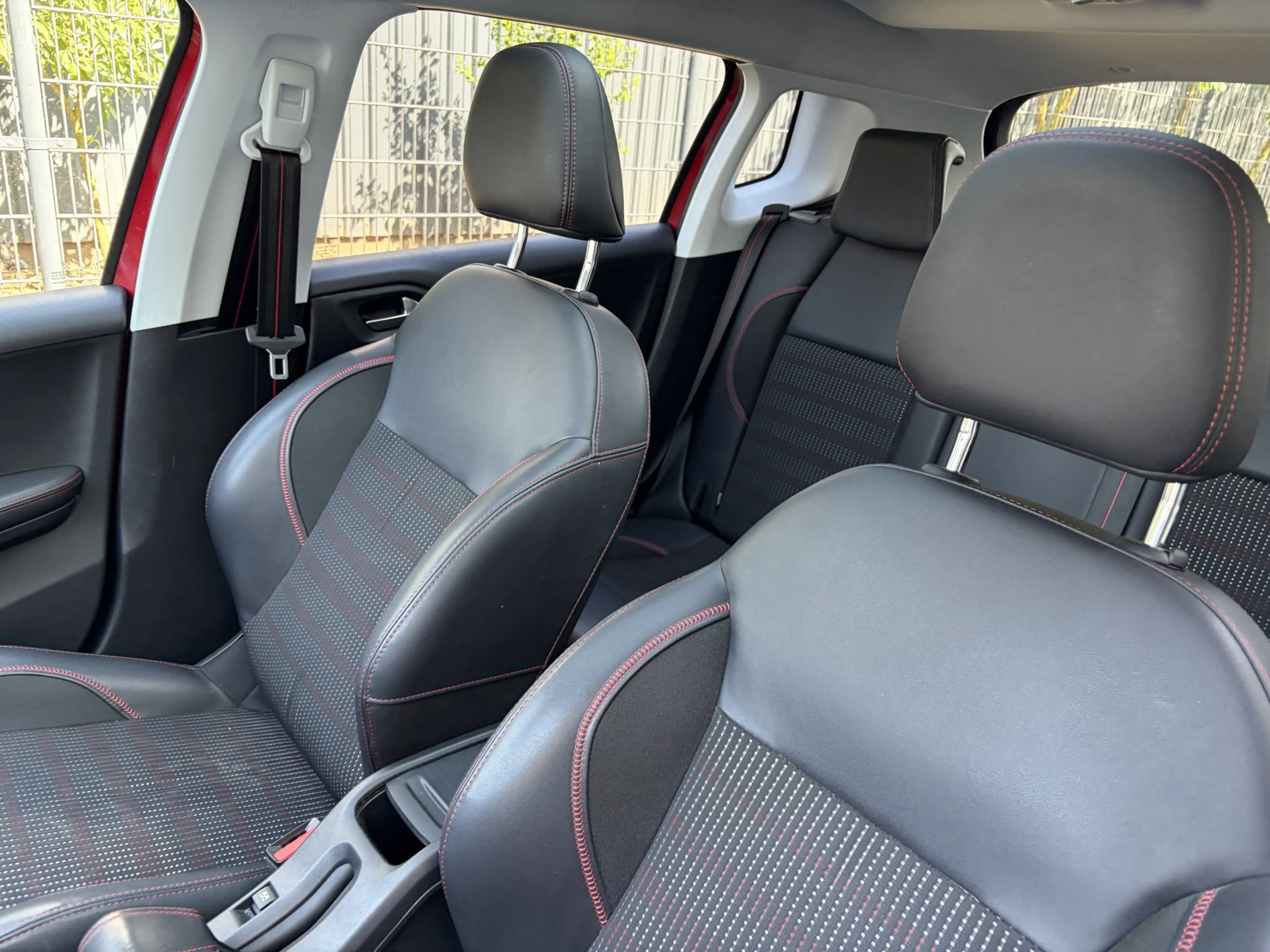 Peugeot 2008 1.2 PureTech GT-line / NAVI / CRUISE / CLIMATE / H — photo 9