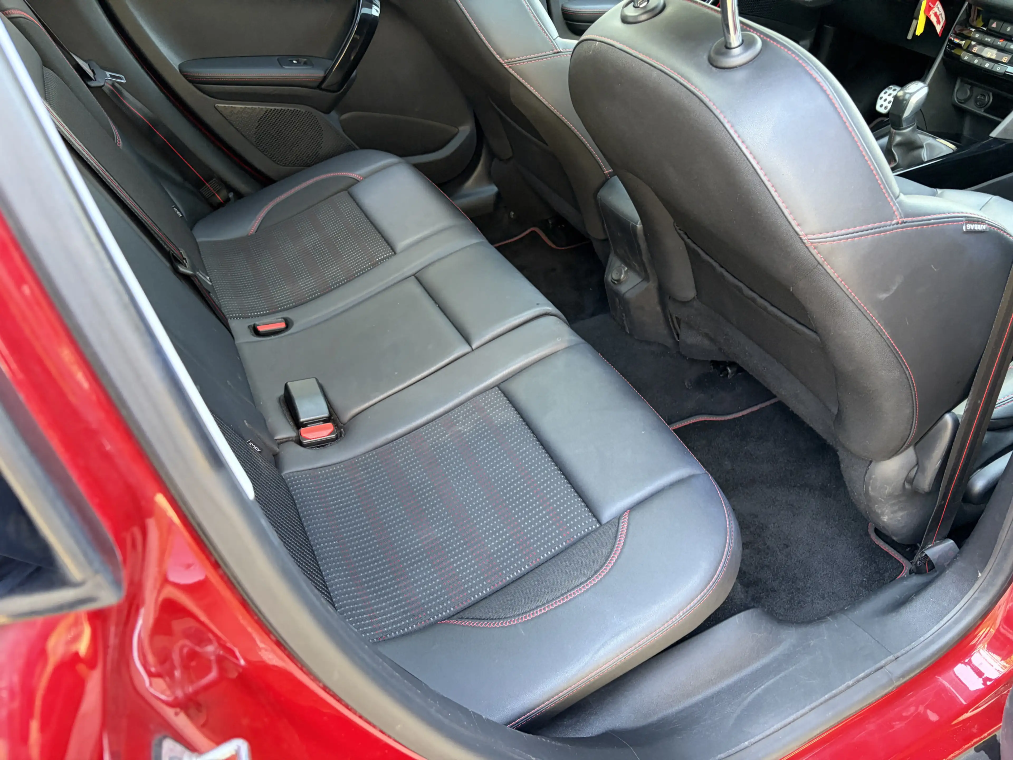 Peugeot 2008 1.2 PureTech GT-line / NAVI / CRUISE / CLIMATE / H — photo 25