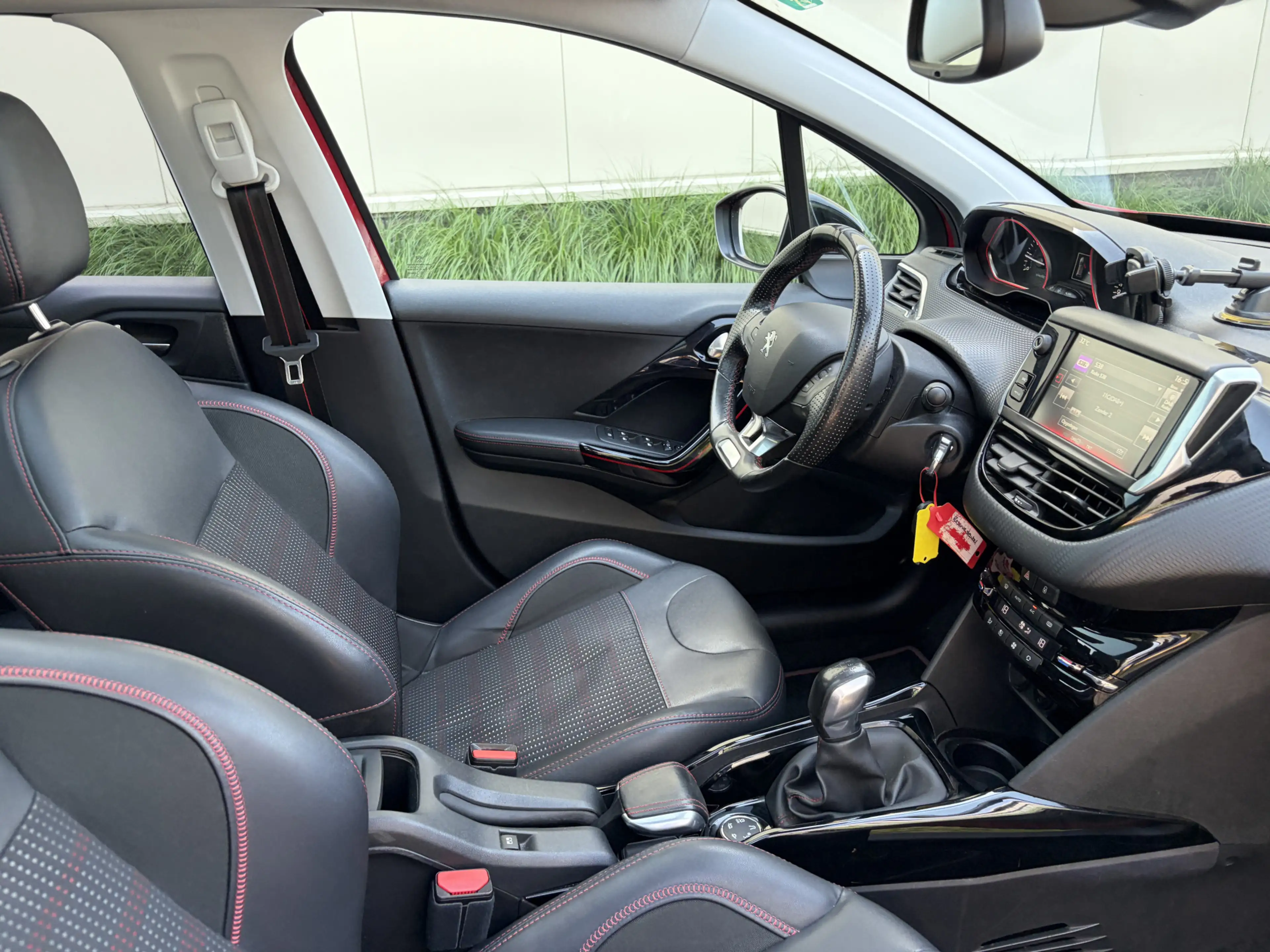 Peugeot 2008 1.2 PureTech GT-line / NAVI / CRUISE / CLIMATE / H — photo 27