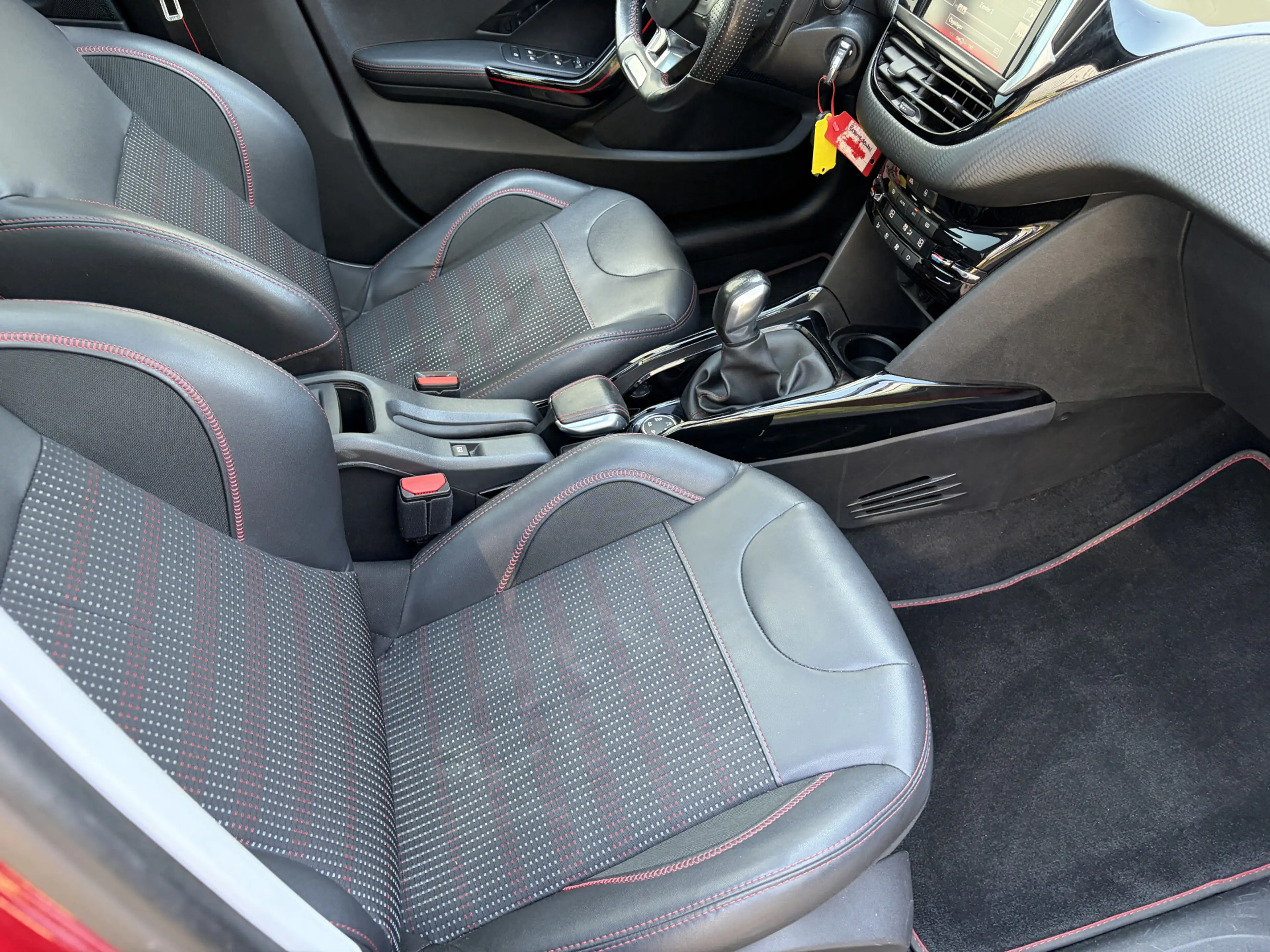 Peugeot 2008 1.2 PureTech GT-line / NAVI / CRUISE / CLIMATE / H — photo 26