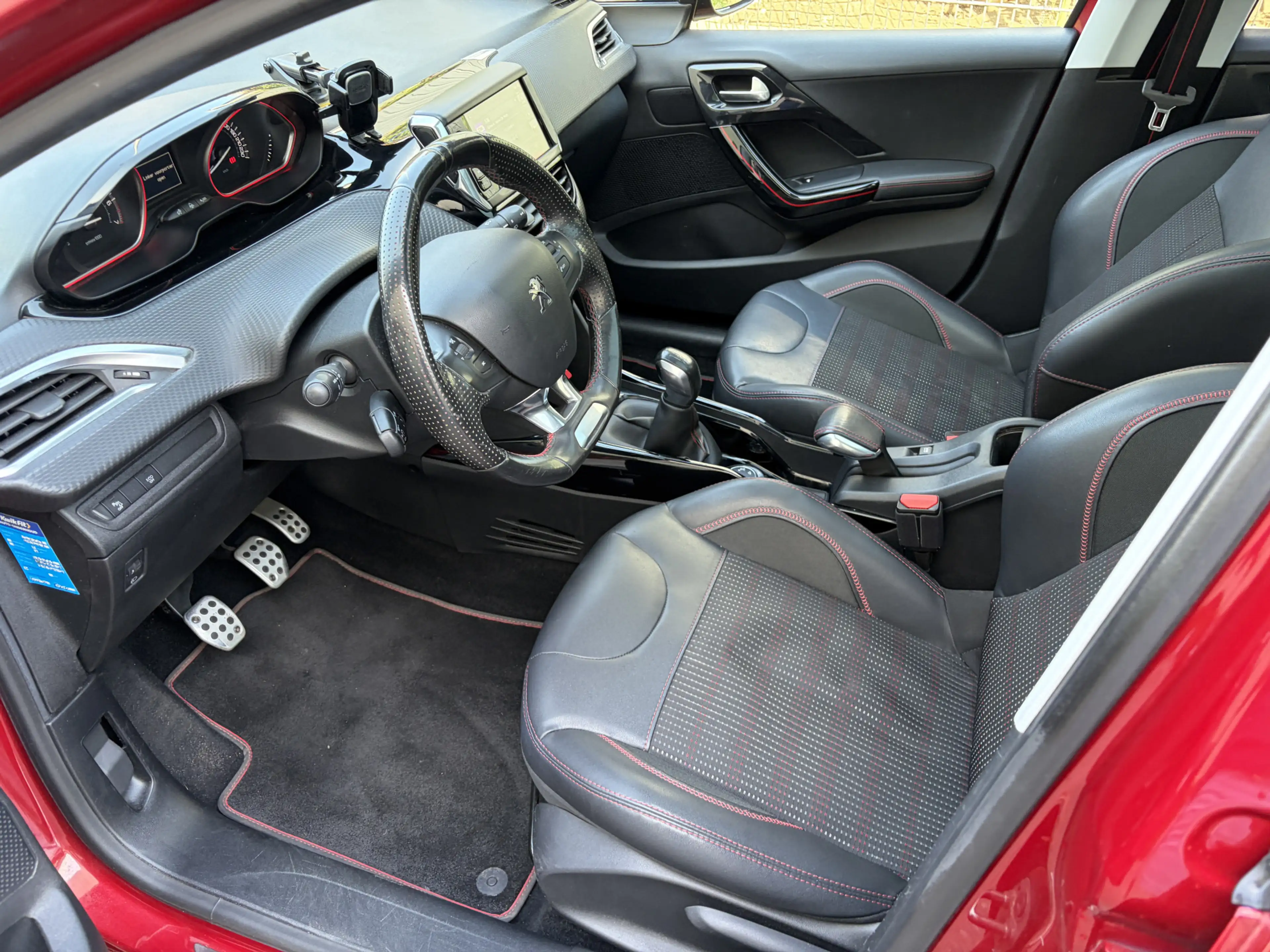Peugeot 2008 1.2 PureTech GT-line / NAVI / CRUISE / CLIMATE / H — photo 6