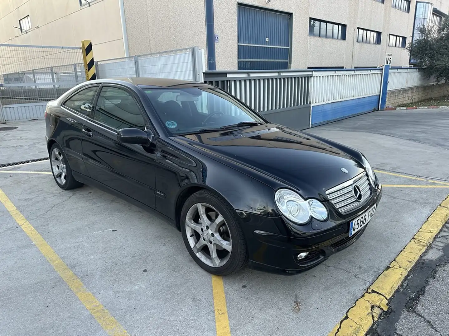 Mercedes-Benz C 180 Mercedes  K SPORTCOUPÉ SPORT EDITION Schwarz - 2