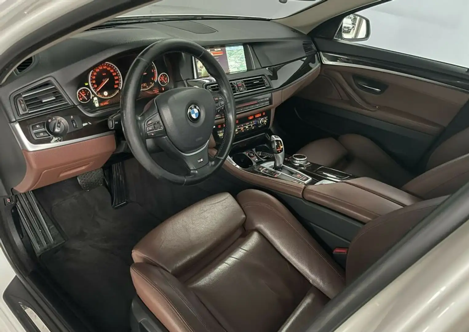 BMW 520 d *PANO*AHK*NAVI* KEIN VERKAUF AN PRIVATPERSON Weiß - 2