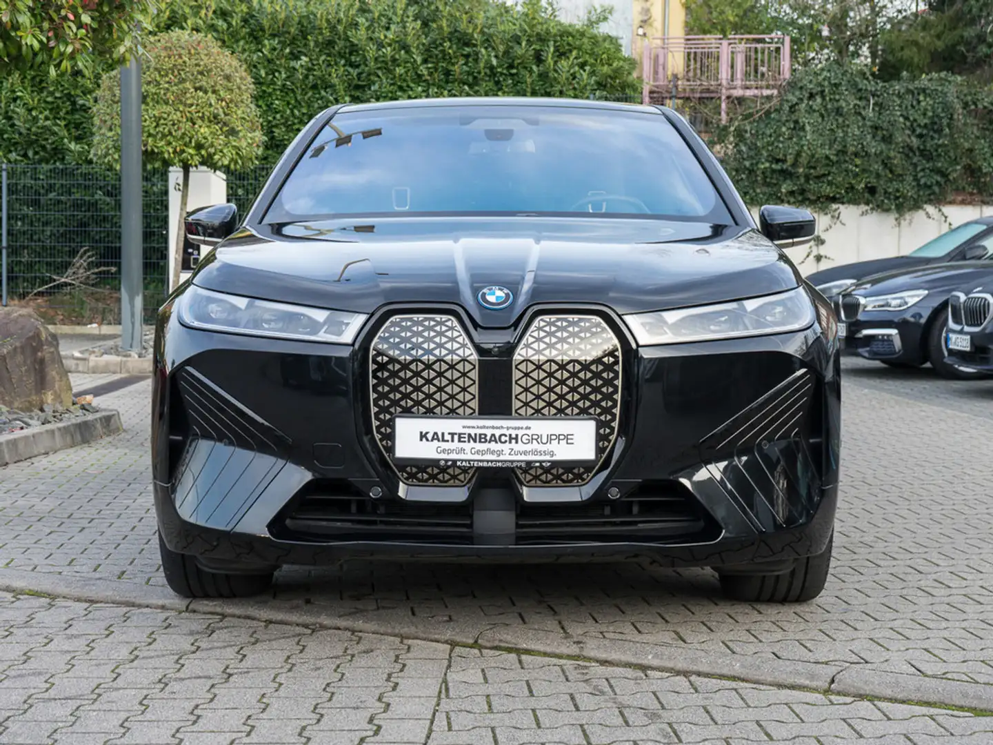 BMW iX M60 PANO AHK HUD 360° LASER LED ACC B&W Schwarz - 2
