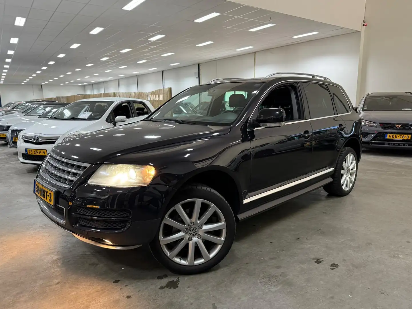 Volkswagen Touareg 3.6 V6 / RIJDT SCHAKELT GOED / AUTOMAAT NETTE AUTO Zwart - 2