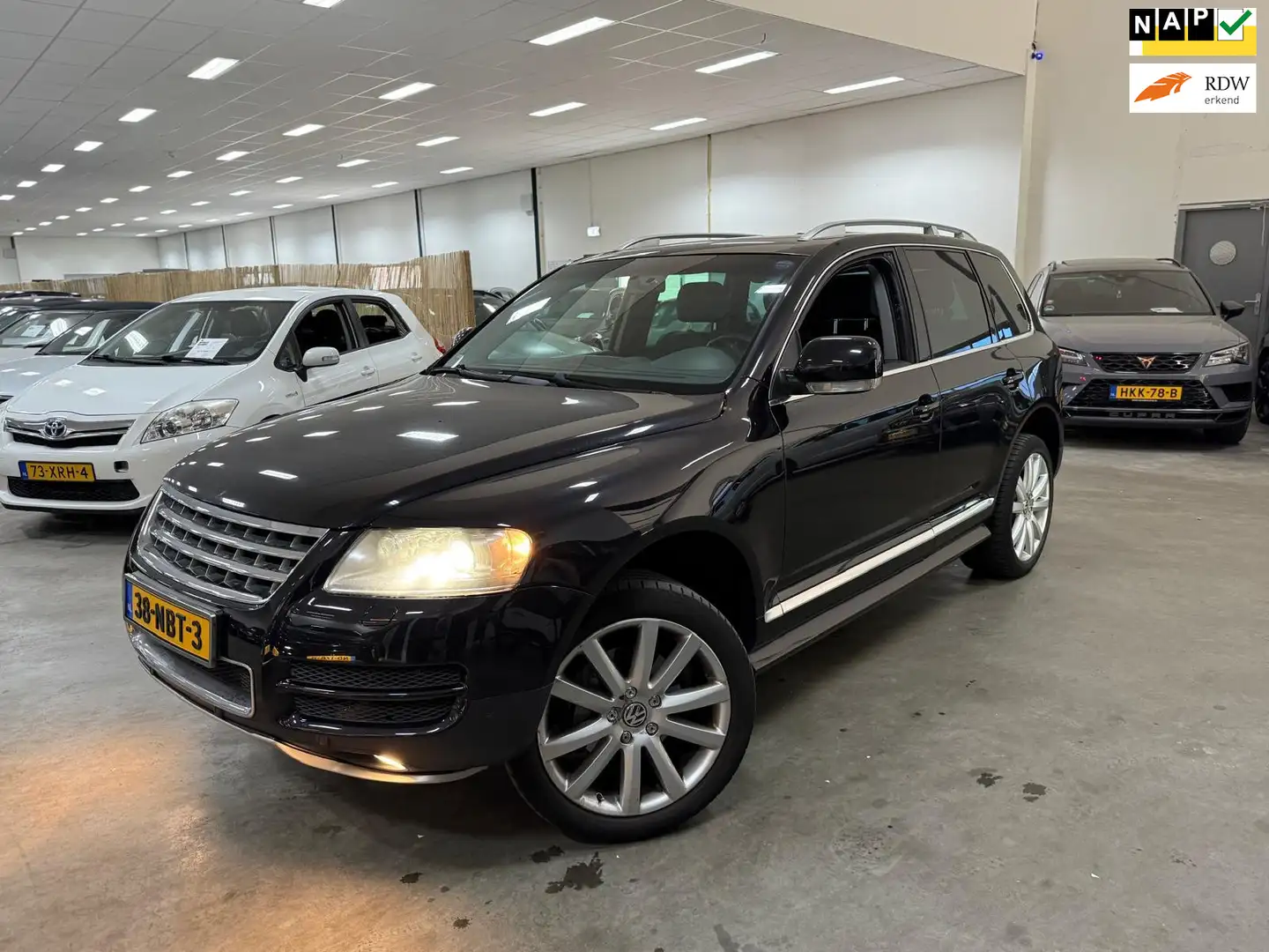 Volkswagen Touareg 3.6 V6 / RIJDT SCHAKELT GOED / AUTOMAAT NETTE AUTO Zwart - 1