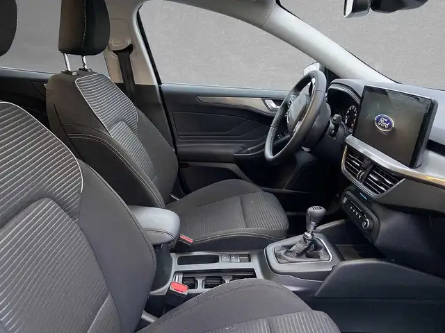 Ford Focus view 3